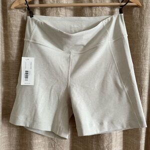 Outdoor Voices Women's Warmup 5” Shorts size M